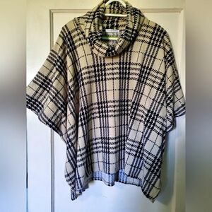 Coco&Main Gorgeous Poncho Sweater💕🤍🖤